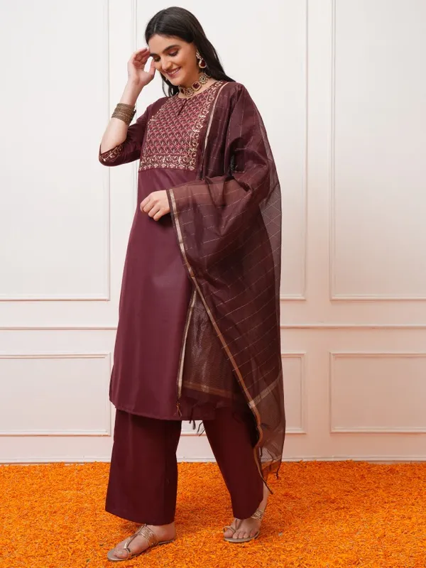 Women Kurta With Palazzos & Dupatta