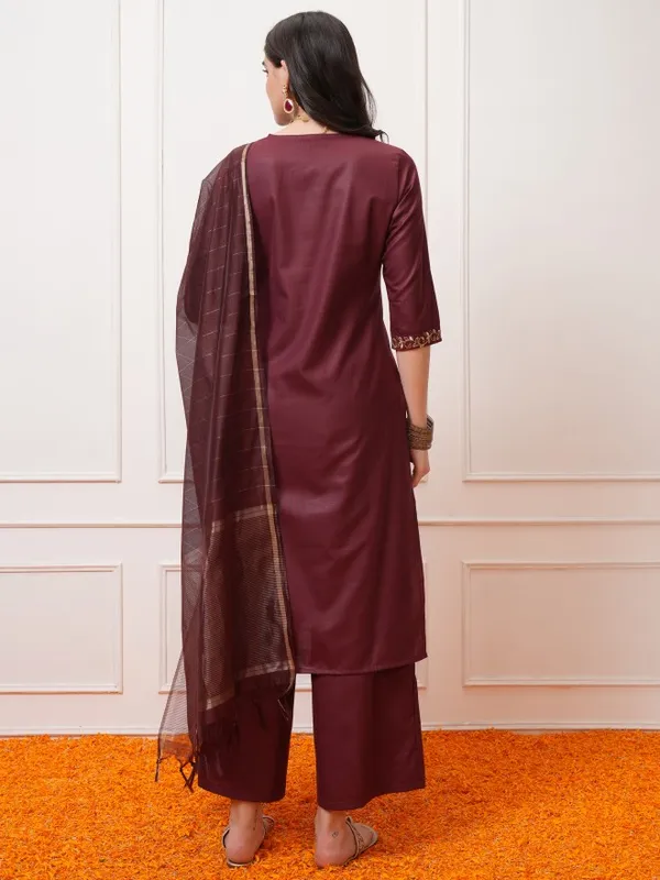 Women Kurta With Palazzos & Dupatta