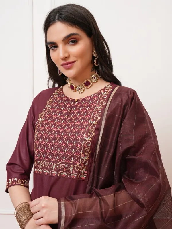 Women Kurta With Palazzos & Dupatta