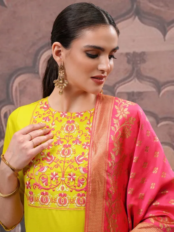 Women Kurta With Trouser And Dupatta