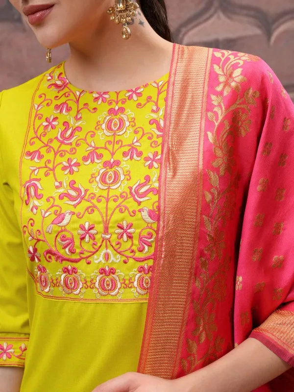 Women Kurta With Trouser And Dupatta
