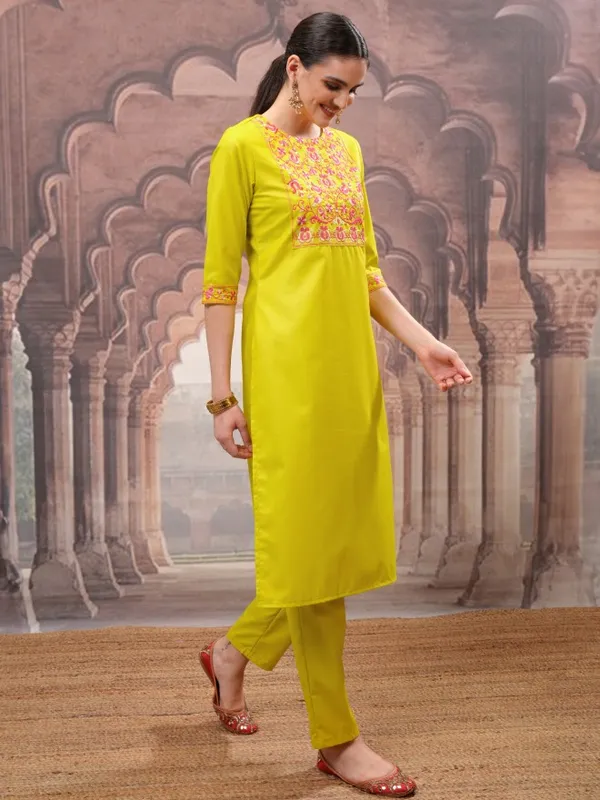 Women Kurta With Trouser And Dupatta