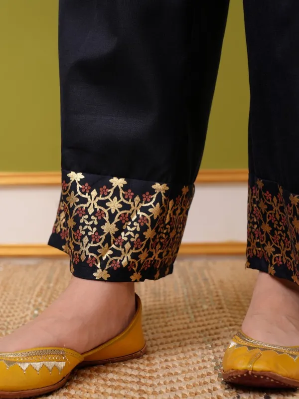 Women Kurta With Palazzo & Dupatta