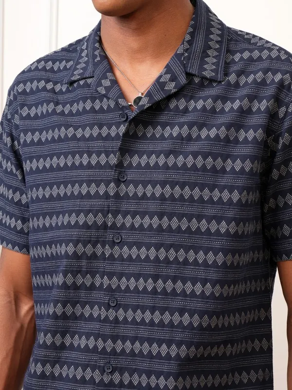  Locomotive Men Navy Blue Printed Regular Fit Casual Shirts