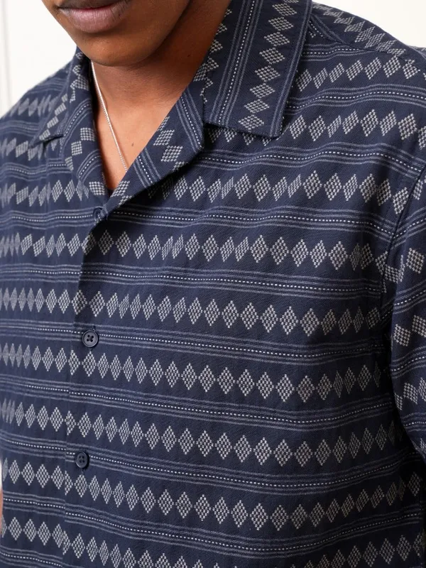  Locomotive Men Navy Blue Printed Regular Fit Casual Shirts