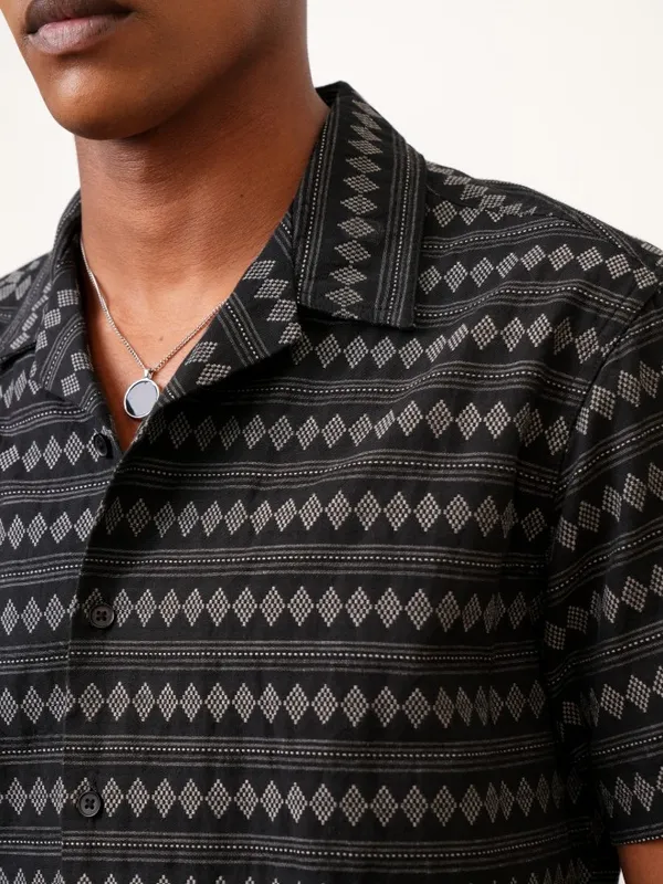 Locomotive Men Black Printed Regular Fit Casual Shirts