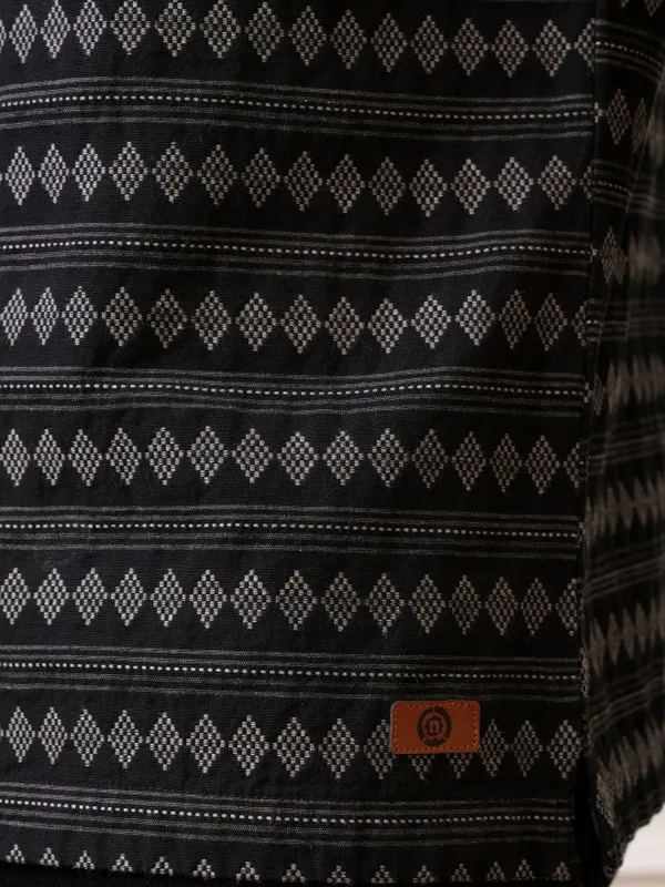Locomotive Men Black Printed Regular Fit Casual Shirts