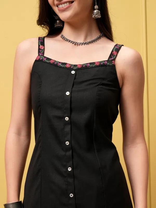Vishudh Women Black Kurta With Palazzos