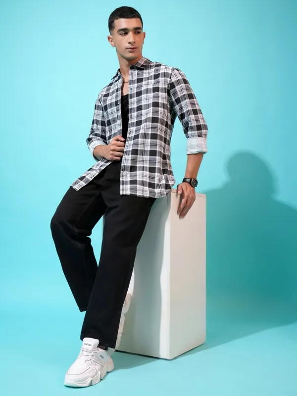 Highlander Men Black Checked Slim Fit Casual Shirt
