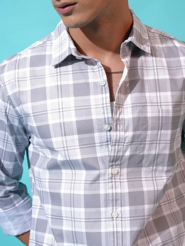 Highlander Men Grey Checked Slim Fit Casual Shirt