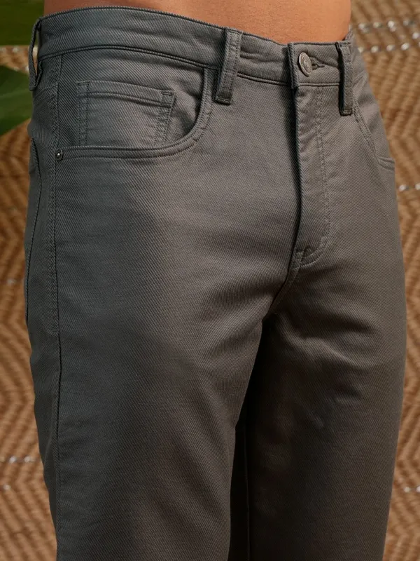  Locomotive Men Grey Tapered Fit Solid Casual Trousers