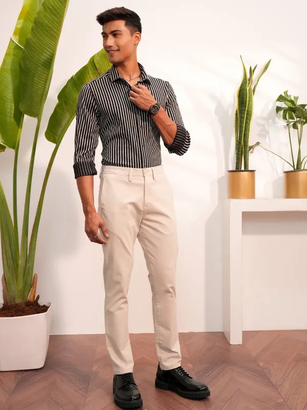  Locomotive Men Cream Slim Fit Solid Casual Trousers