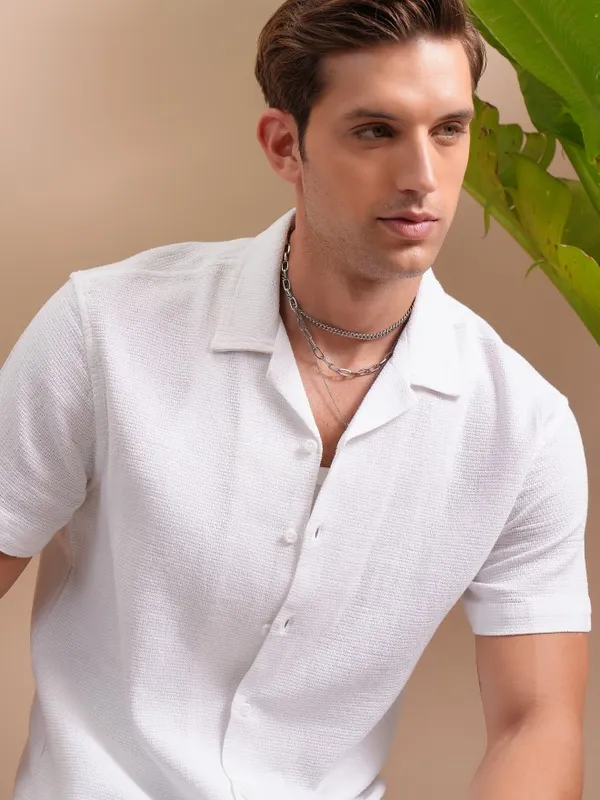  Locomotive Men White Solid Regular Fit Casual Shirts