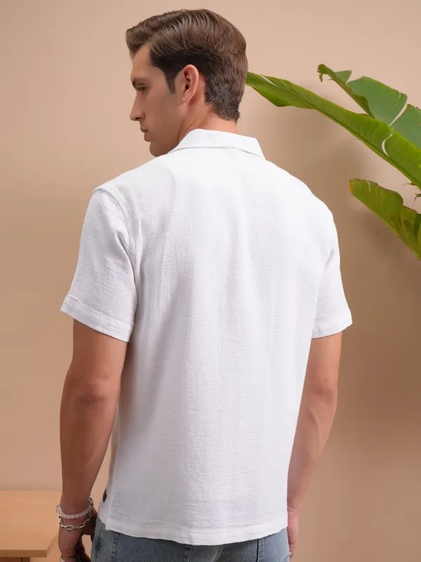  Locomotive Men White Solid Regular Fit Casual Shirts