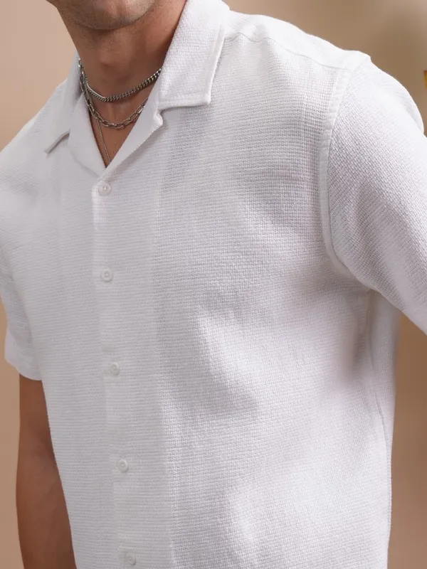  Locomotive Men White Solid Regular Fit Casual Shirts