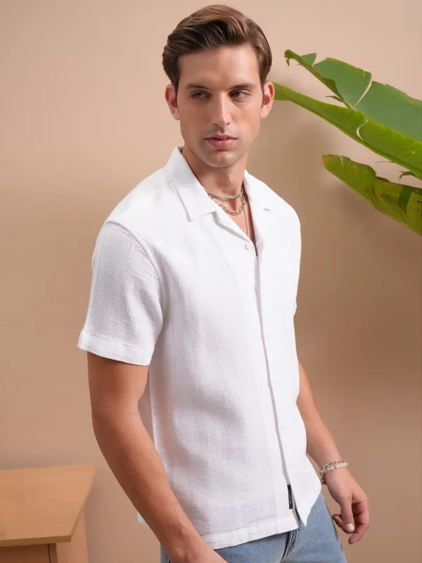  Locomotive Men White Solid Regular Fit Casual Shirts