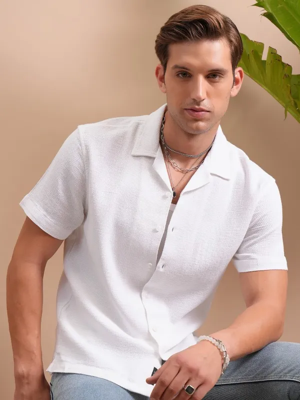  Locomotive Men White Solid Regular Fit Casual Shirts