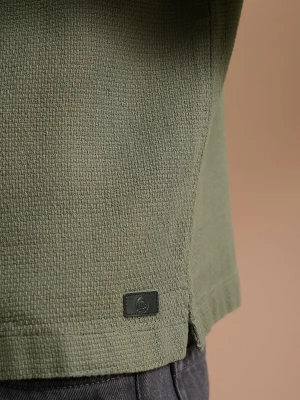  Locomotive Men Green Solid Regular Fit Casual Shirts