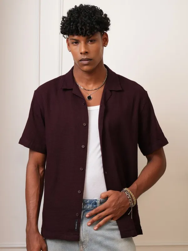  Locomotive Men Burgundy Self Design Regular Fit Casual Shirts
