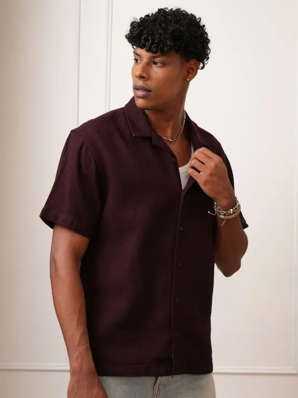  Locomotive Men Burgundy Self Design Regular Fit Casual Shirts