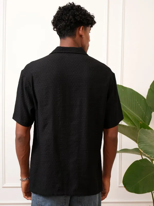 Locomotive Men Black Textured Regular Fit Casual Shirt
