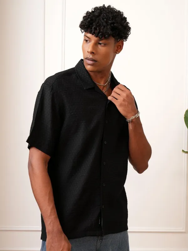 Locomotive Men Black Textured Regular Fit Casual Shirt
