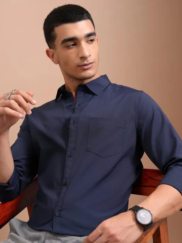  Highlander Men Blue Solid Slim Fit Casual Shirts