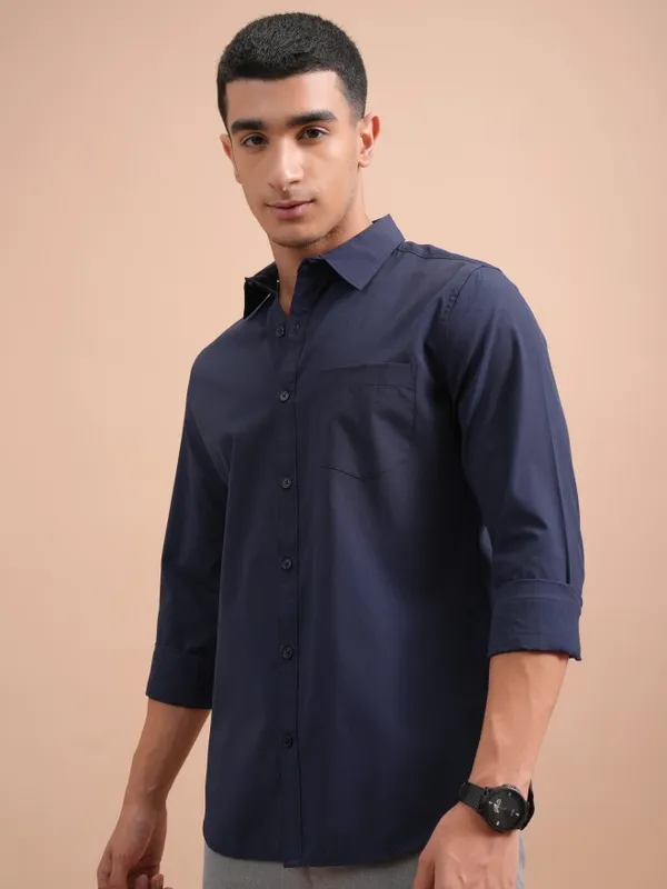  Highlander Men Blue Solid Slim Fit Casual Shirts