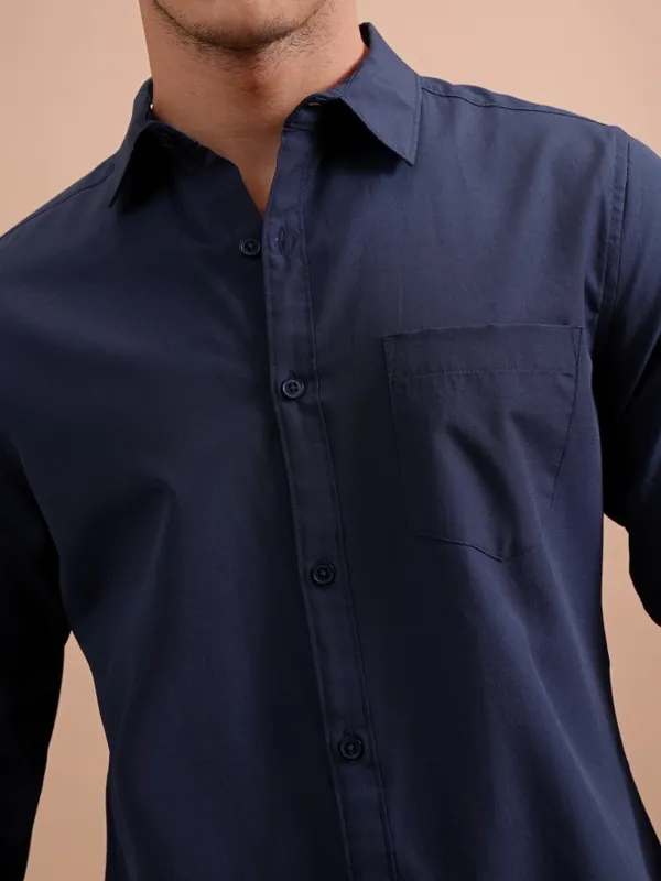  Highlander Men Blue Solid Slim Fit Casual Shirts