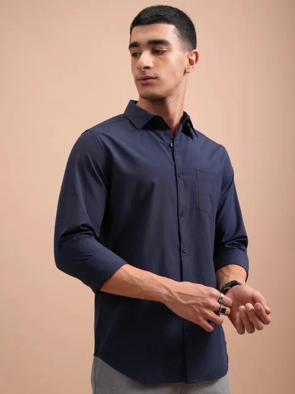  Highlander Men Blue Solid Slim Fit Casual Shirts