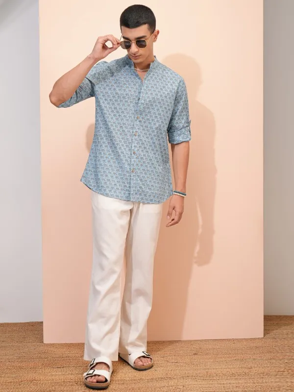  Highlander Men Blue Printed Slim Fit Casual Shirts