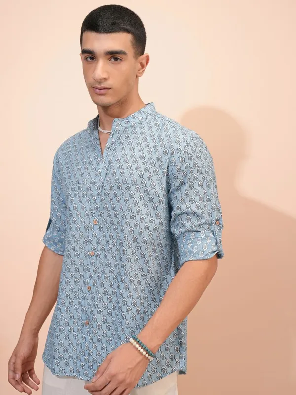  Highlander Men Blue Printed Slim Fit Casual Shirts