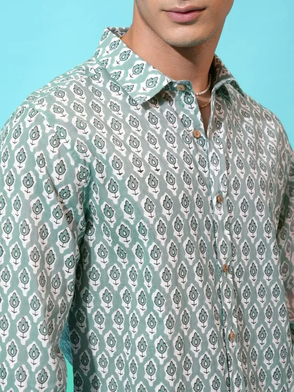  Highlander Men Teal Printed Slim Fit Casual Shirts