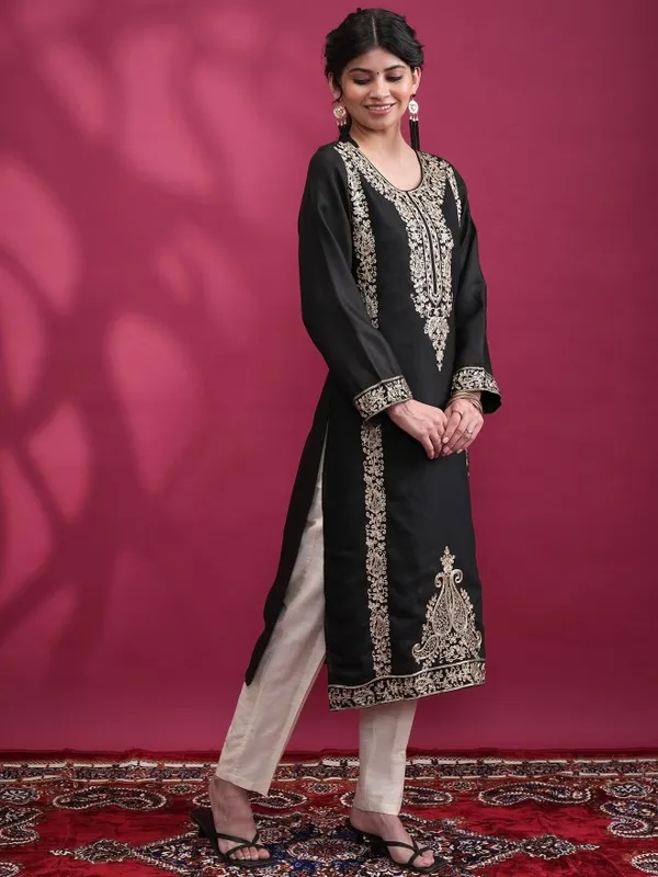  Vishudh Women Black Woven Design Straight Kurtas