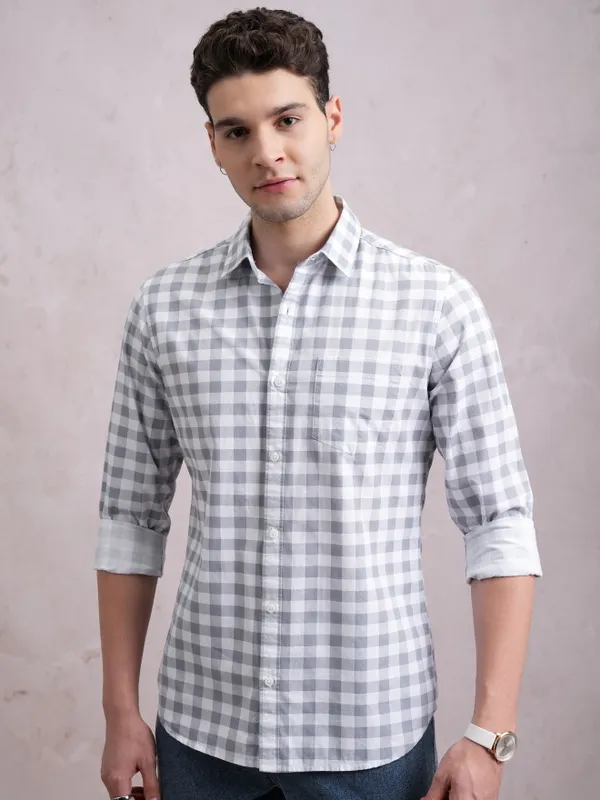  Highlander Men Grey Checked Slim Fit Casual Shirts