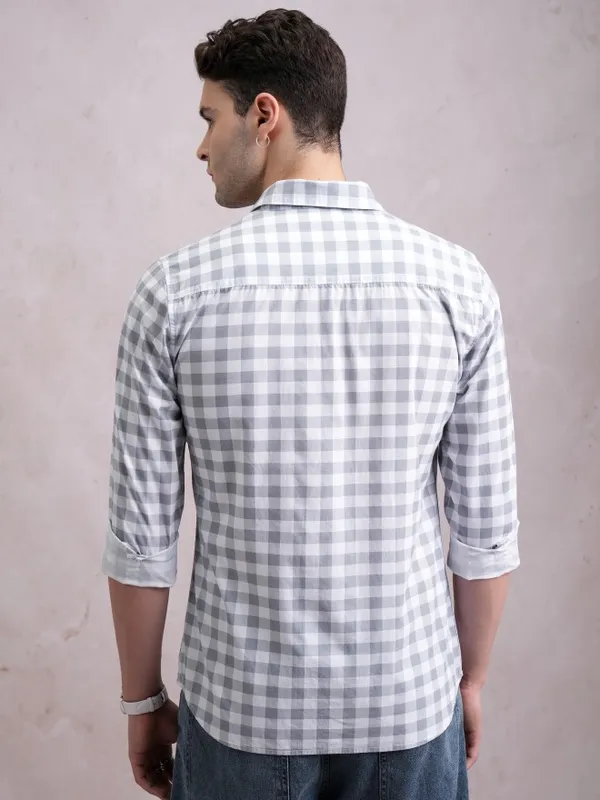  Highlander Men Grey Checked Slim Fit Casual Shirts