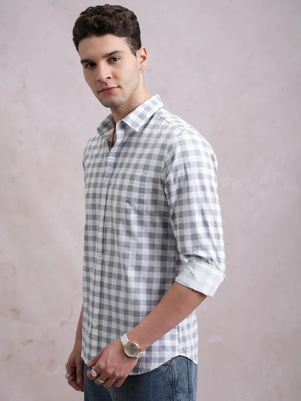 Highlander Men Grey Checked Slim Fit Casual Shirts