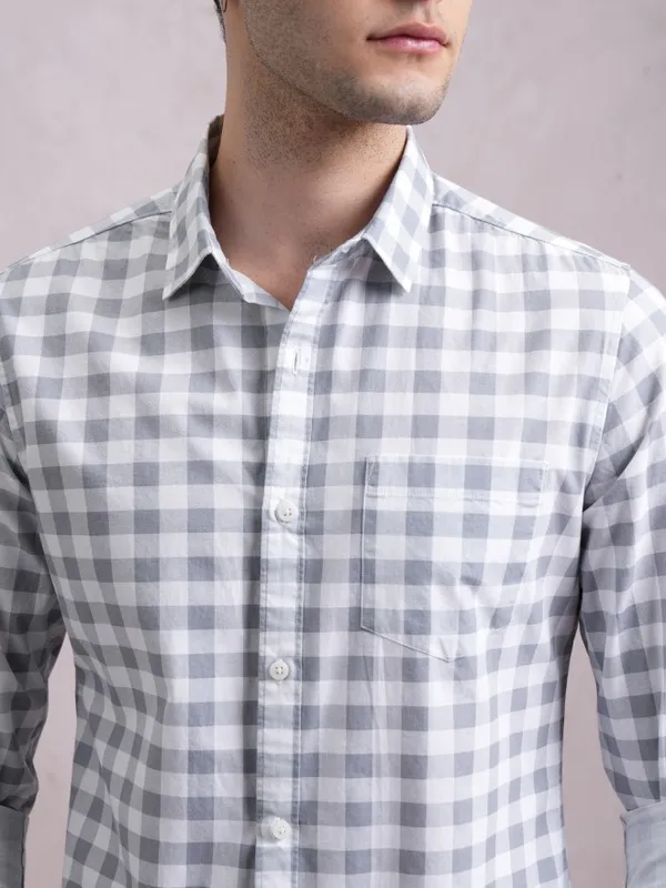  Highlander Men Grey Checked Slim Fit Casual Shirts