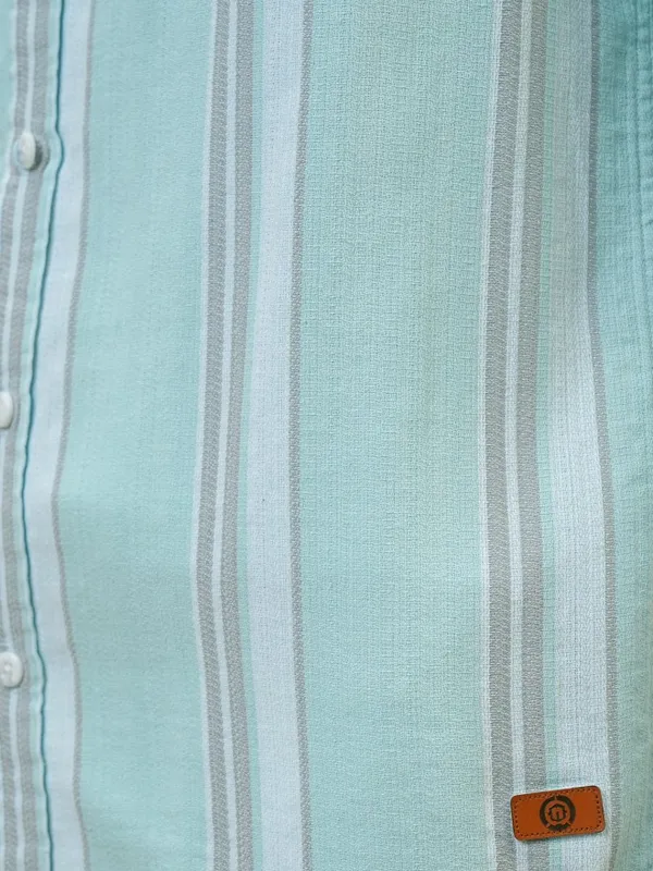 Locomotive Men Teal Striped Regular Fit Casual Shirt