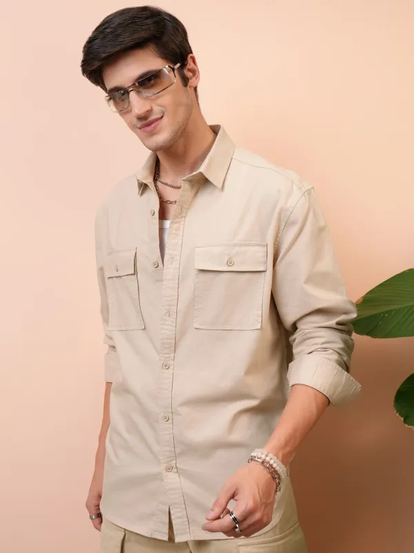  Locomotive Men Beige Solid Regular Fit Casual Shirts