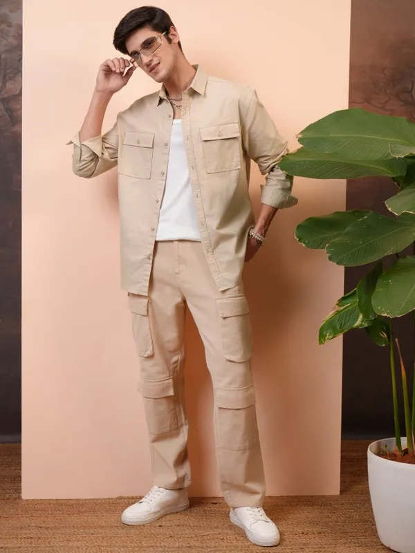  Locomotive Men Beige Solid Regular Fit Casual Shirts