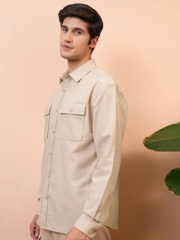  Locomotive Men Beige Solid Regular Fit Casual Shirts
