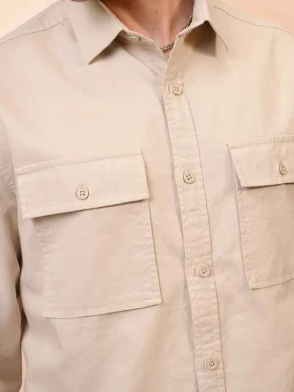  Locomotive Men Beige Solid Regular Fit Casual Shirts