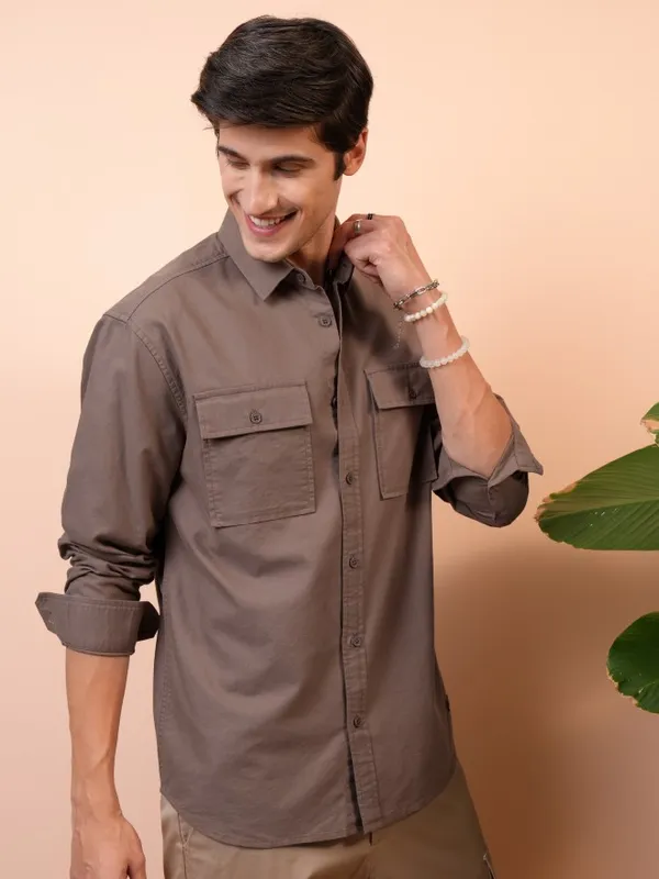  Locomotive Men Tan Solid Relaxed Fit Casual Shirts