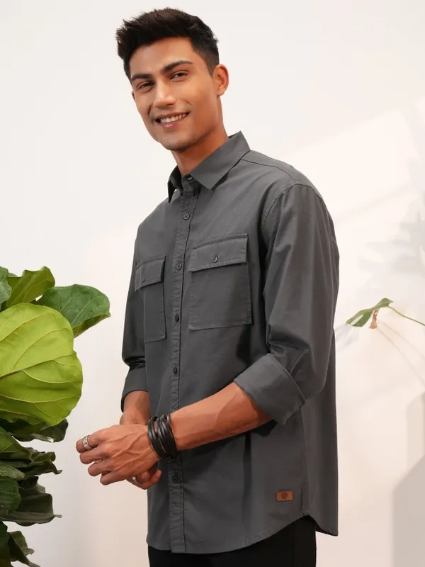  Locomotive Men Grey Solid Regular Fit Casual Shirts