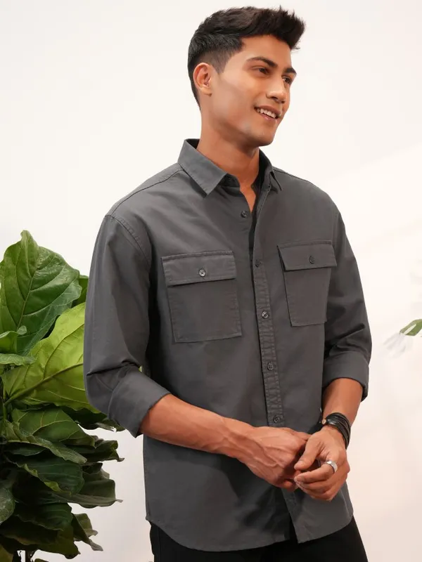  Locomotive Men Grey Solid Regular Fit Casual Shirts