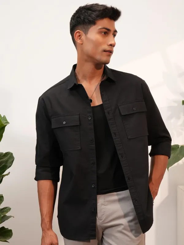  Locomotive Men Black Solid Regular Fit Casual Shirts
