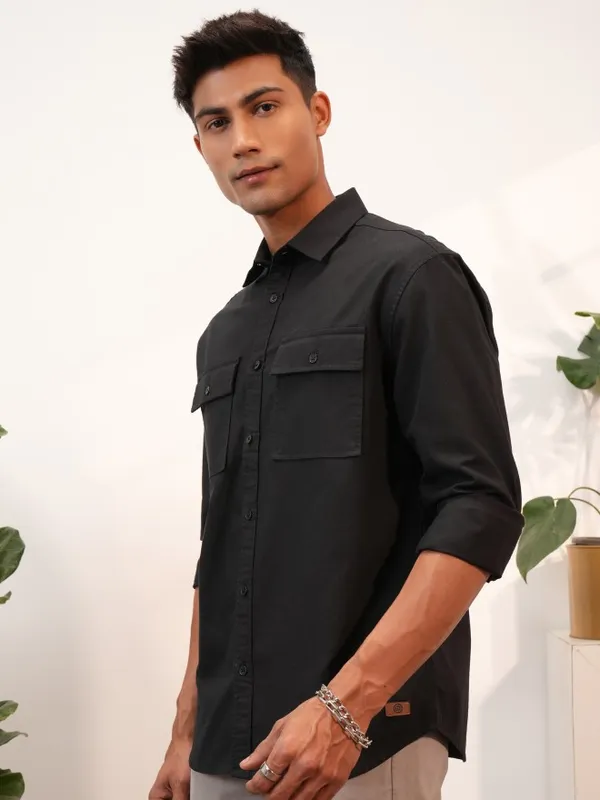 Locomotive Men Black Solid Regular Fit Casual Shirts