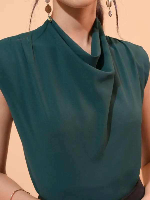  Tokyo Talkies Women Green Solid Regular Tops