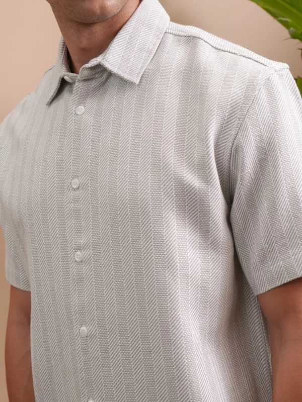  Locomotive Men Grey Striped Regular Fit Casual Shirts